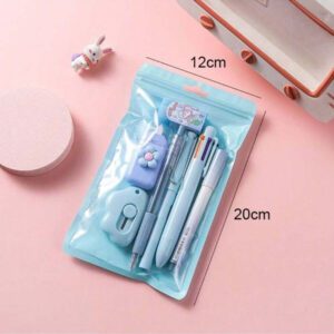 Ensemble de papeterie de dessin animé d'apprentissage. Ensemble mignon de crayon, gomme, ruban correcteur, stylo bille. Fournitures scolaires et de bureau. Cadeau de papeterie pour la rentrée scolaire.