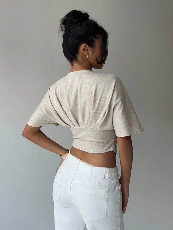 Aloruh T-shirt moulant à manches courtes, col en V profond et froncé pour femmes, couleur abricot – Image 3