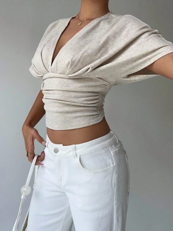 Aloruh T-shirt moulant à manches courtes, col en V profond et froncé pour femmes, couleur abricot – Image 6