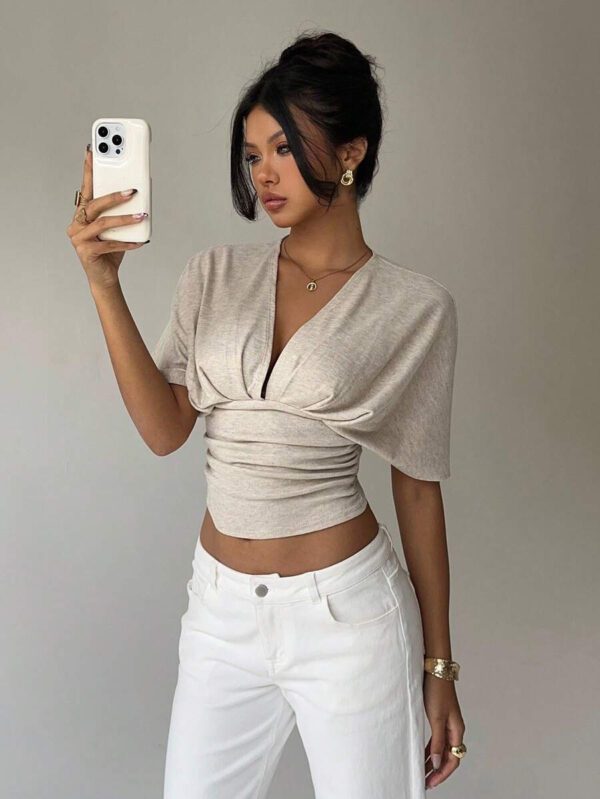 Aloruh T-shirt moulant à manches courtes, col en V profond et froncé pour femmes, couleur abricot – Image 8