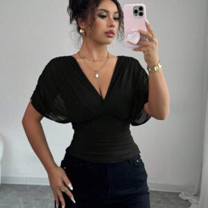 Elenzga T-shirt femme avec manches à volants, col croisé, taille froncée et ourlet à volants. Fabriqué en tissu élastique à doublure en maille, convenant pour les vacances, la plage et les tenues décontractées. Idéal pour les sorties et les déplacements printaniers et estivaux.