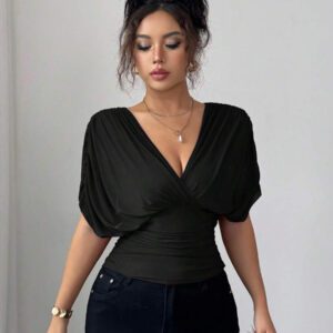 Elenzga T-shirt femme avec manches à volants, col croisé, taille froncée et ourlet à volants. Fabriqué en tissu élastique à doublure en maille, convenant pour les vacances, la plage et les tenues décontractées. Idéal pour les sorties et les déplacements printaniers et estivaux.