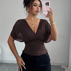 Elenzga T-shirt femme avec manches à volants, col croisé, taille froncée et ourlet à volants. Fabriqué en tissu élastique à doublure en maille, convenant pour les vacances, la plage et les tenues décontractées. Idéal pour les sorties et les déplacements printaniers et estivaux.