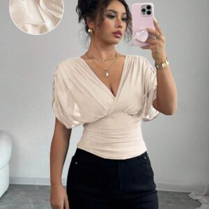 Elenzga T-shirt femme avec manches à volants, col croisé, taille froncée et ourlet à volants. Fabriqué en tissu élastique à doublure en maille, convenant pour les vacances, la plage et les tenues décontractées. Idéal pour les sorties et les déplacements printaniers et estivaux.