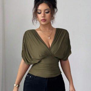 Elenzga T-shirt femme avec manches à volants, col croisé, taille froncée et ourlet à volants. Fabriqué en tissu élastique à doublure en maille, convenant pour les vacances, la plage et les tenues décontractées. Idéal pour les sorties et les déplacements printaniers et estivaux.