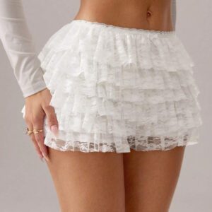 SHEIN SXY Short taille basse à volants en dentelle blanche