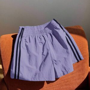 Comfortcana Short de sport ample décontracté à taille élastique avec rayure latérale bleu brumeux pour femmes