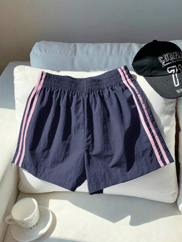 Comfortcana Short de sport ample décontracté à taille élastique avec rayure latérale bleu brumeux pour femmes – Image 28