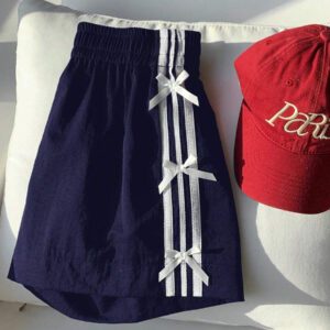 Comfortcana Short décontracté à taille élastique rouge avec nœud décoratif et rayures pour femmes