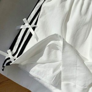 Comfortcana Short décontracté à taille élastique rouge avec nœud décoratif et rayures pour femmes