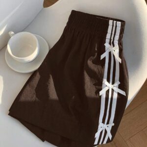 Comfortcana Short décontracté à taille élastique rouge avec nœud décoratif et rayures pour femmes