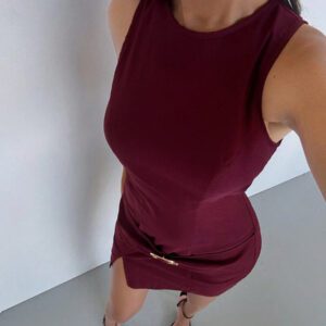 Aloruh Robe fourreau mini élégante pour femmes avec décorations en métal et torsion à la taille. Robe bordeaux élégante pour femmes, vêtements élégants pour enseignante. Vêtements décontractés professionnels pour femmes