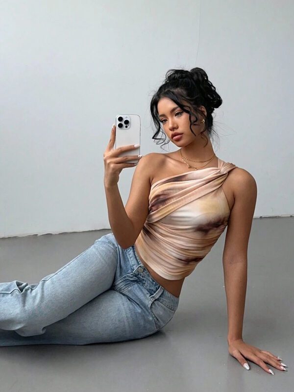 Aloruh Top court moulant femme avec imprimé dégradé stylé et sexy, en maille froncée avec lien devant. Blouse sans manches décolleté épaules dénudées, style Y2K – Image 5