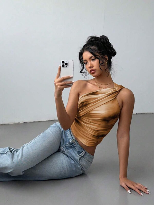 Aloruh Top court moulant femme avec imprimé dégradé stylé et sexy, en maille froncée avec lien devant. Blouse sans manches décolleté épaules dénudées, style Y2K – Image 11