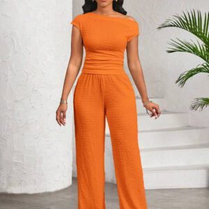 Gooodcoin Lady Ensemble deux pièces femme composé d'un Top à col asymétrique texturé blanc et d'un pantalon à jambes larges avec taille élastique. Décontracté pour tous les jours, élégant pour toutes les saisons