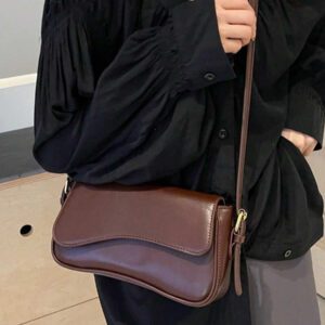 Sac carré à rabat minimaliste, léger et décontracté pour les adolescentes, les femmes, les étudiantes, les débutantes et les cadres. Parfait pour le bureau, l'université, le travail, les , les trajets, l'extérieur, les voyages et les sorties