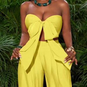 Slaydiva Top court à nouer devant rose rouge et pantalon large. Tenue de vacances pour femmes