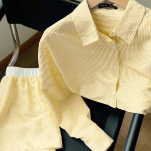 Comfortcana Ensemble 2 pièces casual, chemise rayée tissée jaune et shorts pour femme