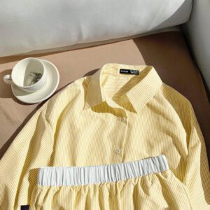 Comfortcana Ensemble 2 pièces casual, chemise rayée tissée jaune et shorts pour femme