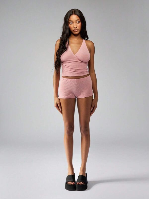 MISSGUIDED Ensemble de deux pièces composé d'un Top court à col ras-du-cou texturé et d'un short taille haute. Ensemble assorti d'activités d'été, de loisirs, de yoga, de danse et d'entraînement. Tenue décontractée et sportive. – Image 8