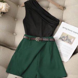 Franclia Ensemble casual chic tout-aller de Top plissé noir pur à un épaule élastique et jupe-culotte kaki avec fausse poche et ceinture. Ensemble deux pièces pour dame
