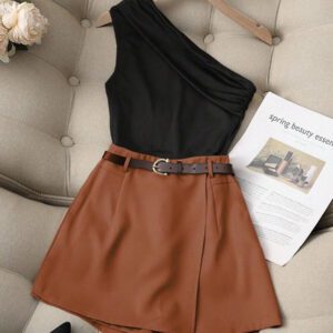 Franclia Ensemble casual chic tout-aller de Top plissé noir pur à un épaule élastique et jupe-culotte kaki avec fausse poche et ceinture. Ensemble deux pièces pour dame