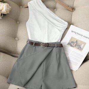 Franclia Ensemble casual chic tout-aller de Top plissé noir pur à un épaule élastique et jupe-culotte kaki avec fausse poche et ceinture. Ensemble deux pièces pour dame