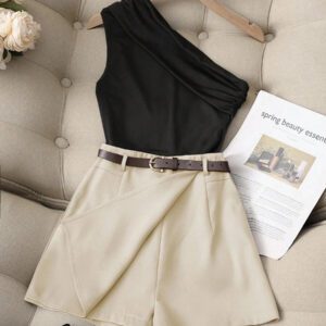 Franclia Ensemble casual chic tout-aller de Top plissé noir pur à un épaule élastique et jupe-culotte kaki avec fausse poche et ceinture. Ensemble deux pièces pour dame