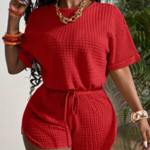 Slaydiva Nouveau style printemps et été. Ensemble deux pièces pour femmes composé d'un Top décontracté avec col rond, épaules tombantes, manches courtes, poignets, ourlet avec cordon de serrage, ample, et de shorts ajustés avec ourlet incurvé, tressage, plissé, tricoté, bleu et vert.
