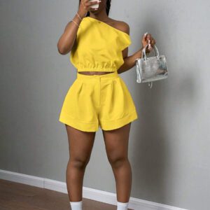 Slaydiva Nouvel ensemble de deux pièces élégant pour le printemps et l'été : Top ample aux épaules dénudées + short à ourlet en forme de A, tissu blanc pour femmes