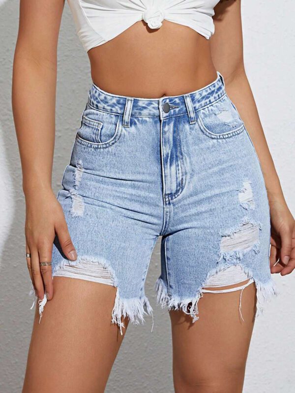 SHEIN EZwear Shorts en jean déchirés, coupe ajustée et décontractée pour l'été avec ourlet effrangé – Image 2