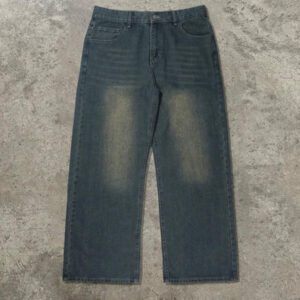 Jean ample vintage de style Y2K pour hommes, en noir avec un lavage rétro. Jambe large et droite, ample. Cadeau parfait pour le mari ou le petit ami