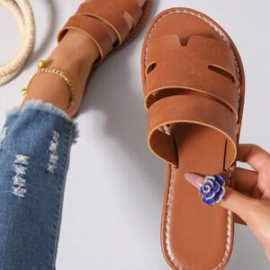 Nouvelles sandales de printemps/été de la marque, sandales plates décontractées à la mode pour femmes, sandales style romain à enfiler, noir/beige/marron. Sandales compensées rétro élégantes avec strass, recommandées par des blogueuses, chaussures de plage, mules minimalistes d'intérieur/extérieur, sandales plates avec décoration métallique motif crocodile