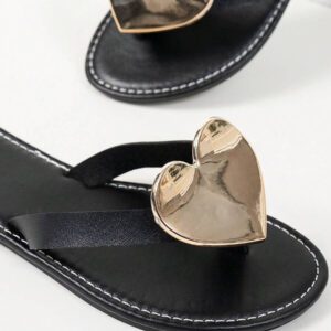 Tongs en forme de cœur pour femmes, sandales plates d'été à la mode, pantoufles de plage à la mode adaptées à la robe