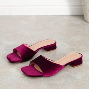 Sandales plates romaines pour femmes, boucle en métal, sangles coulissantes, talons bas couleur bordeaux, confortables et antidérapantes