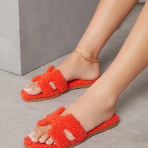 SHUZIA Sandales mules en polaire douce et confortable de couleur sauge terne pour femmes - Chaussures d'été amies des animaux à l'esprit de vacances douillettes. Chaussures de printemps, chaussures de vacances de Pâques, chaussures d'été et chaussures de plage casual