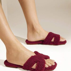 SHUZIA Sandales mules en polaire douce et confortable de couleur sauge terne pour femmes - Chaussures d'été amies des animaux à l'esprit de vacances douillettes. Chaussures de printemps, chaussures de vacances de Pâques, chaussures d'été et chaussures de plage casual