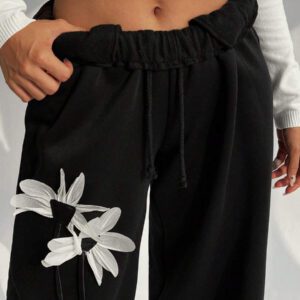 SHEIN Privé Femmes Pantalon de survêtement en tricot à taille coulissante à jambes larges avec décoration de fleurs 3D