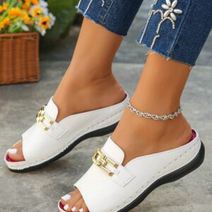 Sandales à plateforme noires d'été à la mode et décontractées grande taille 35-45, sandales confortables décorées de chaînes métalliques pour l'extérieur, sandales à plateforme blanche et semelle épaisse pour femmes
