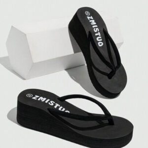 Sandales plates à la mode, décontractées et confortables pour femmes, couleur noire. Antidérapantes, adaptées à une utilisation en intérieur et en extérieur