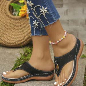 Sandales à plateforme noires d'été à la mode et décontractées grande taille 35-45, sandales confortables décorées de chaînes métalliques pour l'extérieur, sandales à plateforme blanche et semelle épaisse pour femmes