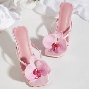 Sandales à talons aiguilles ouverts à fleurs en satin rose, convenant pour les voyages et la plage au printemps/été