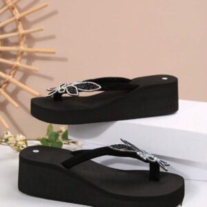 Nouvelles sandales à la mode pour femmes avec talons compensés épais