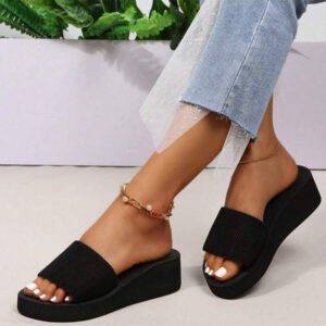 Sandales épaisses pour femmes à talons avec incrustation de strass et design de fleurs et étoiles à la mode avec une bonne embellissement