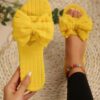 Pantoufles plates à enfiler rondes/carrées de style asiatique du sud-est pour femmes, avec un nœud en peluche, couleur unie décontractée, pour l'automne/l'hiver