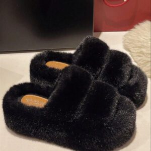 2025 Nouvelles pantoufles d'hiver pour femmes à semelle épaisse et talon haut moelleux, pantoufles de style fée petites et plates-formes surélevées pour porter à l'extérieur en automne, pantoufles d'intérieur de bureau, tailles 34-42