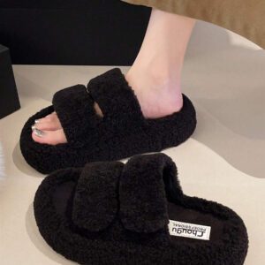 2025 Nouvelles pantoufles d'hiver pour femmes à semelle épaisse et talon haut moelleux, pantoufles de style fée petites et plates-formes surélevées pour porter à l'extérieur en automne, pantoufles d'intérieur de bureau, tailles 34-42