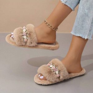 Nouvelles pantoufles en peluche pour femmes, pantoufles plates de mode confortables en fausse fourrure, tongs d'intérieur, pantoufles moelleuses pour femmes
