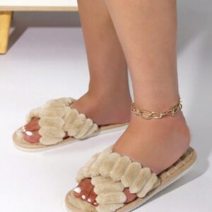 Pantoufles femme à bandes croisées mode en peluche grise et moelleuse, semelle souple et confortable pour les sols de chambre calmes