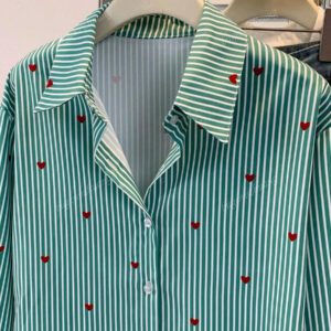 Chemise à col polo à imprimé cœur et rayures pour femme - Chemisier casual à manches longues à boutons pour les vacances, Tenue de tous les jours pour le printemps, l'été et l'automne